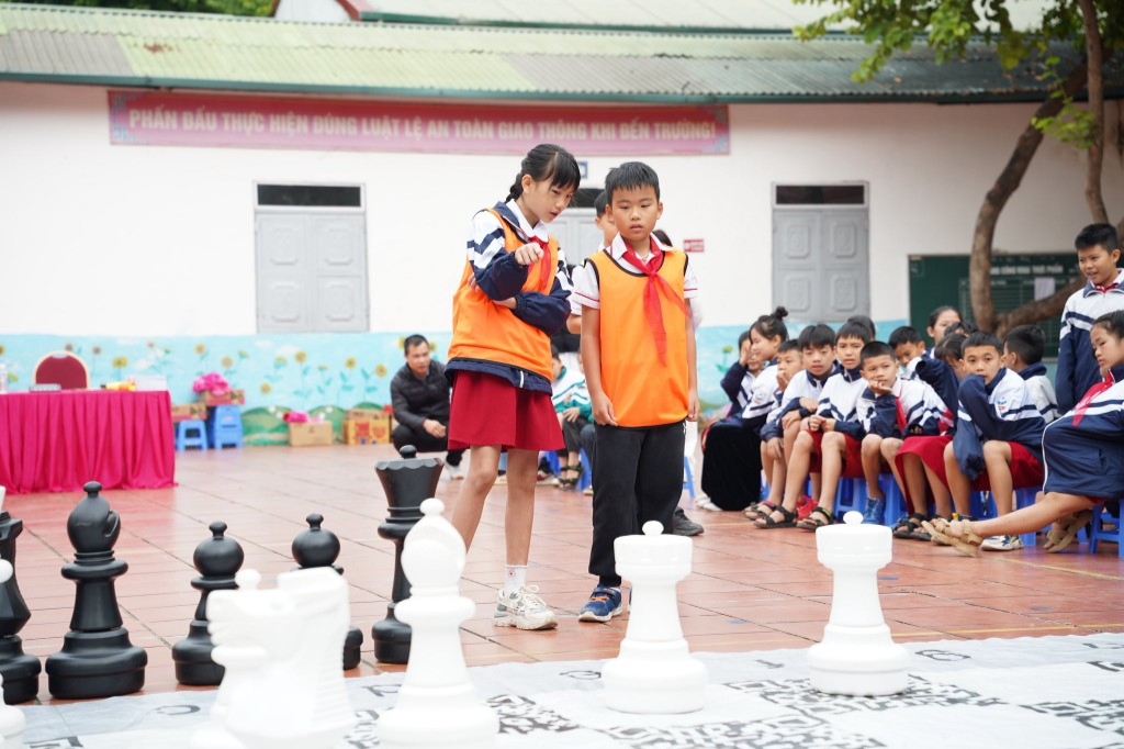 Cờ vua vận động - sân chơi hấp dẫn với thiếu nhi vùng biên