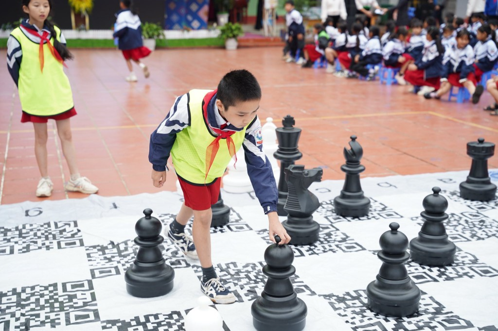 Cờ vua vận động mang đến trải nghiệm thú vị cho các em học sinh 