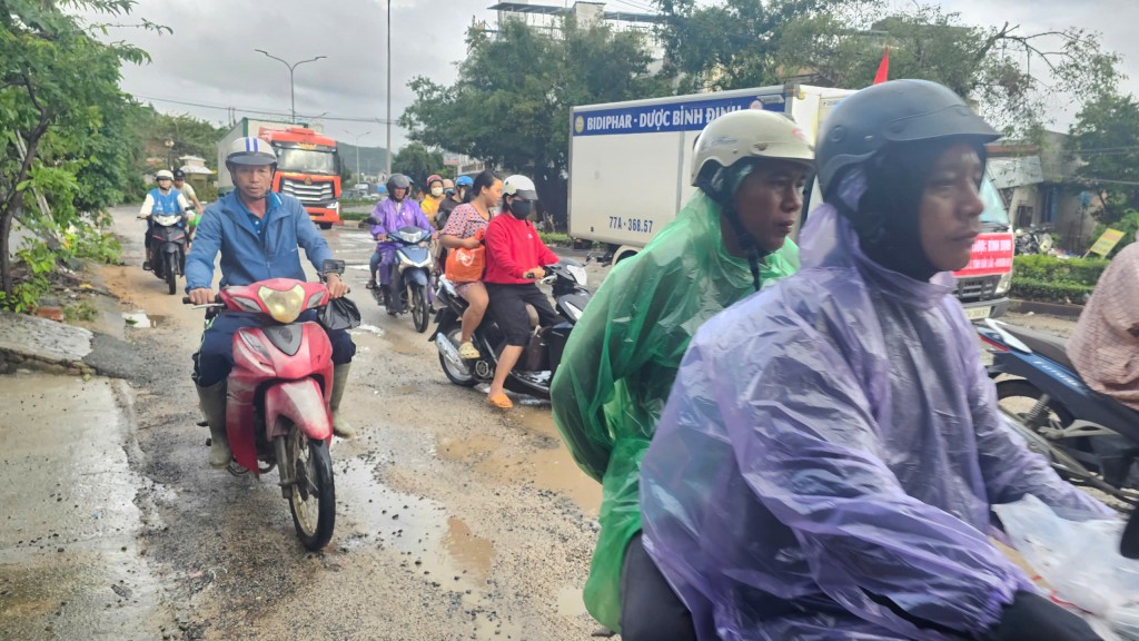 Lũ rút, Quốc lộ 1A qua Đắk Lắk vẫn còn hàng loạt điểm nghẽn