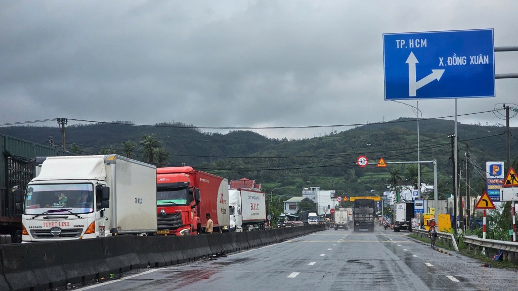 Lũ rút, Quốc lộ 1A qua Đắk Lắk vẫn còn hàng loạt điểm nghẽn