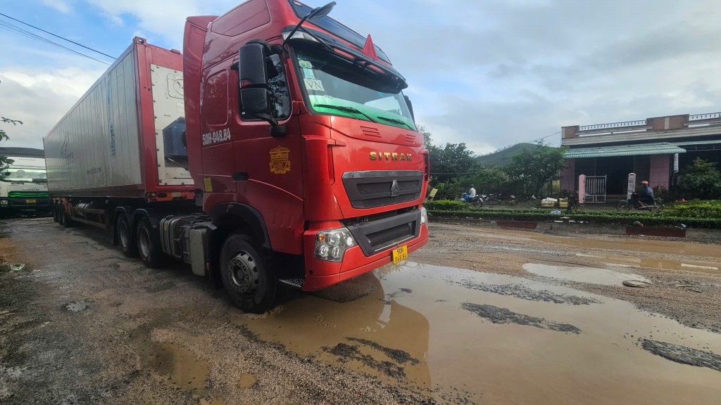 Lũ rút, Quốc lộ 1 qua Đắk Lắk vẫn còn hàng loạt điểm nghẽn