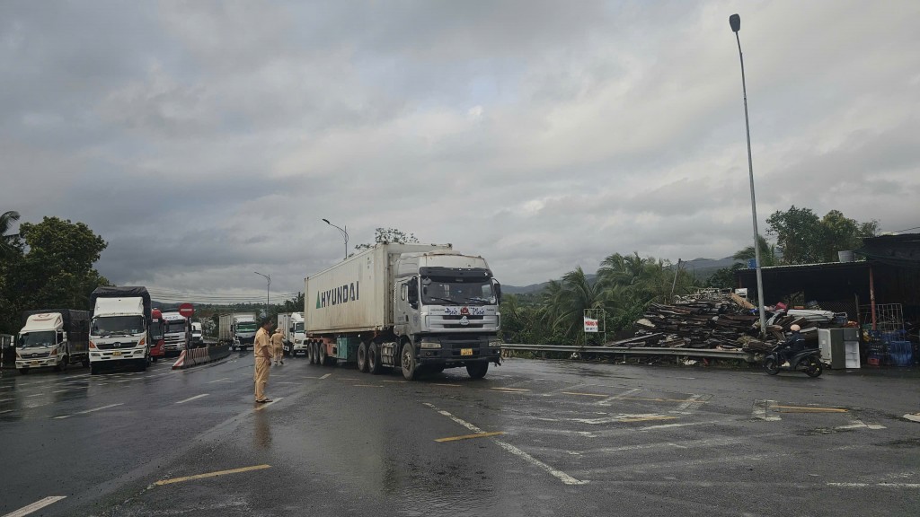 Lũ rút, Quốc lộ 1A qua Đắk Lắk vẫn còn hàng loạt điểm nghẽn