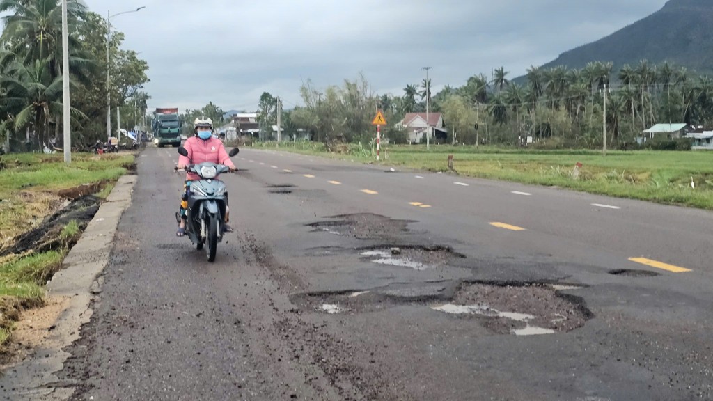 Lũ rút, Quốc lộ 1 qua Đắk Lắk vẫn còn hàng loạt điểm nghẽn