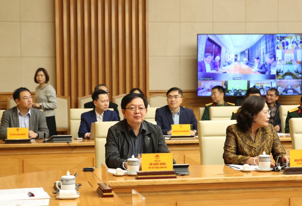 Phó Thủ tướng Hồ Quốc Dũng và các đại biểu tham dự cuộc họp tại điểm cầu trụ sở Chính phủ - Ảnh: VGP/Nguyễn Hoàng Phó Thủ tướng Hồ Quốc Dũng và các đại biểu tham dự cuộc họp tại điểm cầu trụ sở Chính phủ - Ảnh: VGP/Nguyễn Hoàng