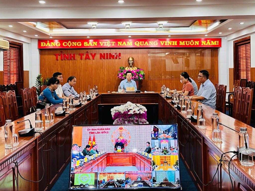 Phó Thủ tướng Mai Văn Chính dự họp tại điểm cầu trụ sở UBND tỉnh Tây Ninh - Ảnh: VGP/Giang Thanh Phó Thủ tướng Mai Văn Chính dự họp tại điểm cầu trụ sở UBND tỉnh Tây Ninh - Ảnh: VGP/Giang Thanh