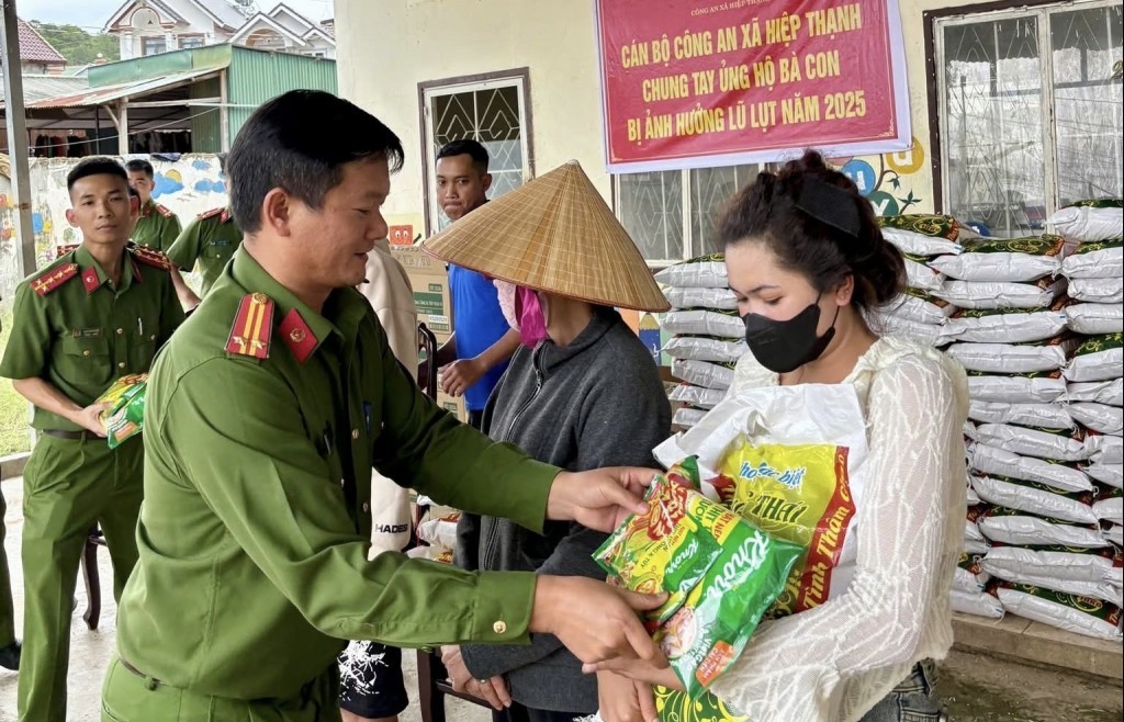 Tuổi trẻ Lâm Đồng chung tay hỗ trợ người dân vùng lũ