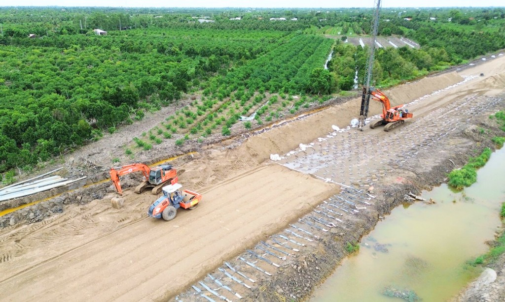 Công trường dự án thành phần 2 đang thi công tăng tốc (Ảnh: Anh Thư)