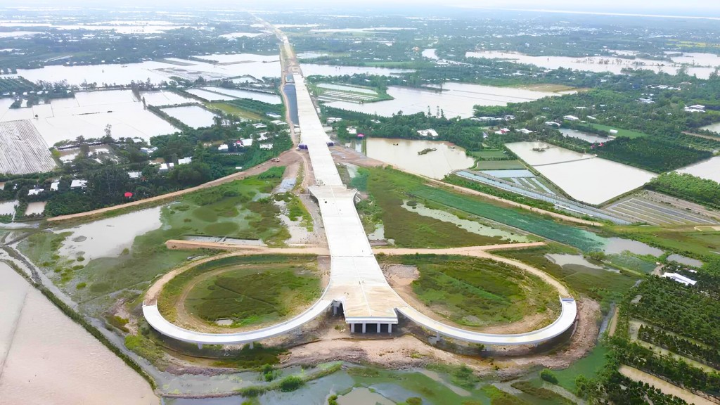 Dự án thành phần 1 cao tốc Cao Lãnh – An Hữu đang được tăng tốc thi công để kịp hoàn thành vào ngày 19-12.