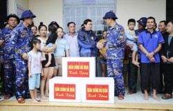 Khánh Hòa: Mưa lũ khiến 15 người chết, 30.000 ngôi nhà bị ngập sâu