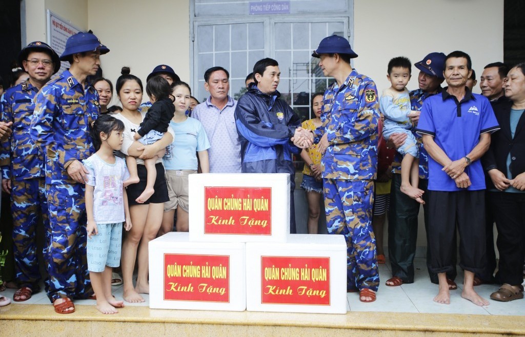 Khánh Hòa: Mưa lũ khiến 15 người chết, 30.000 ngôi nhà bị ngập sâu