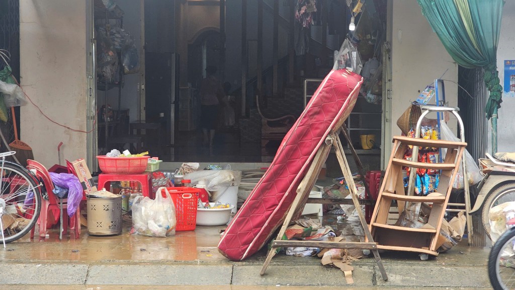 Thương lắm người dân vùng rốn lũ Hoà Thịnh