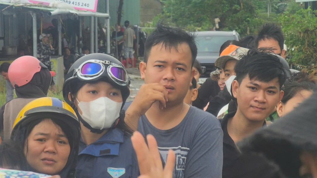 Thương lắm người dân vùng rốn lũ Hoà Thịnh