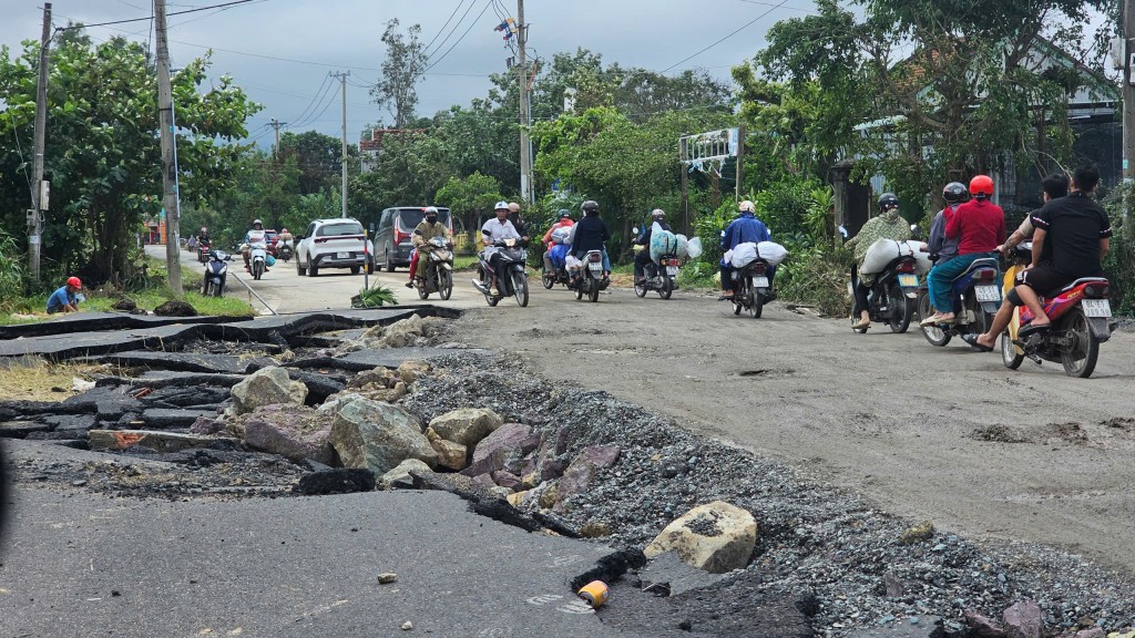 Thương lắm người dân vùng rốn lũ Hoà Thịnh