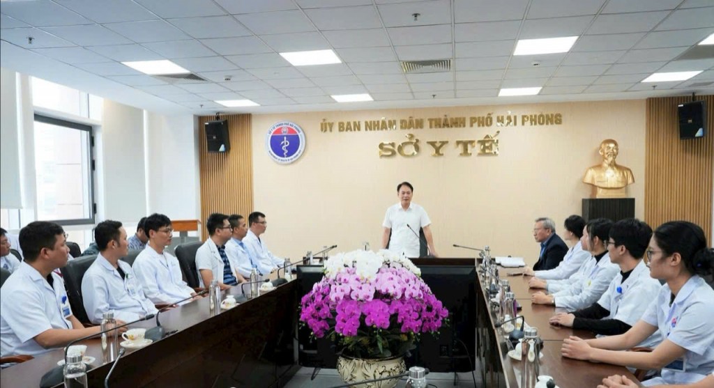 Giám đốc Sở Y tế thành phố Hải Phòng Lê Minh Quang chỉ đạo công tác sẵn sàng chi viện, hỗ trợ Đắk Lắk khắc phục hậu quả bão lụt.