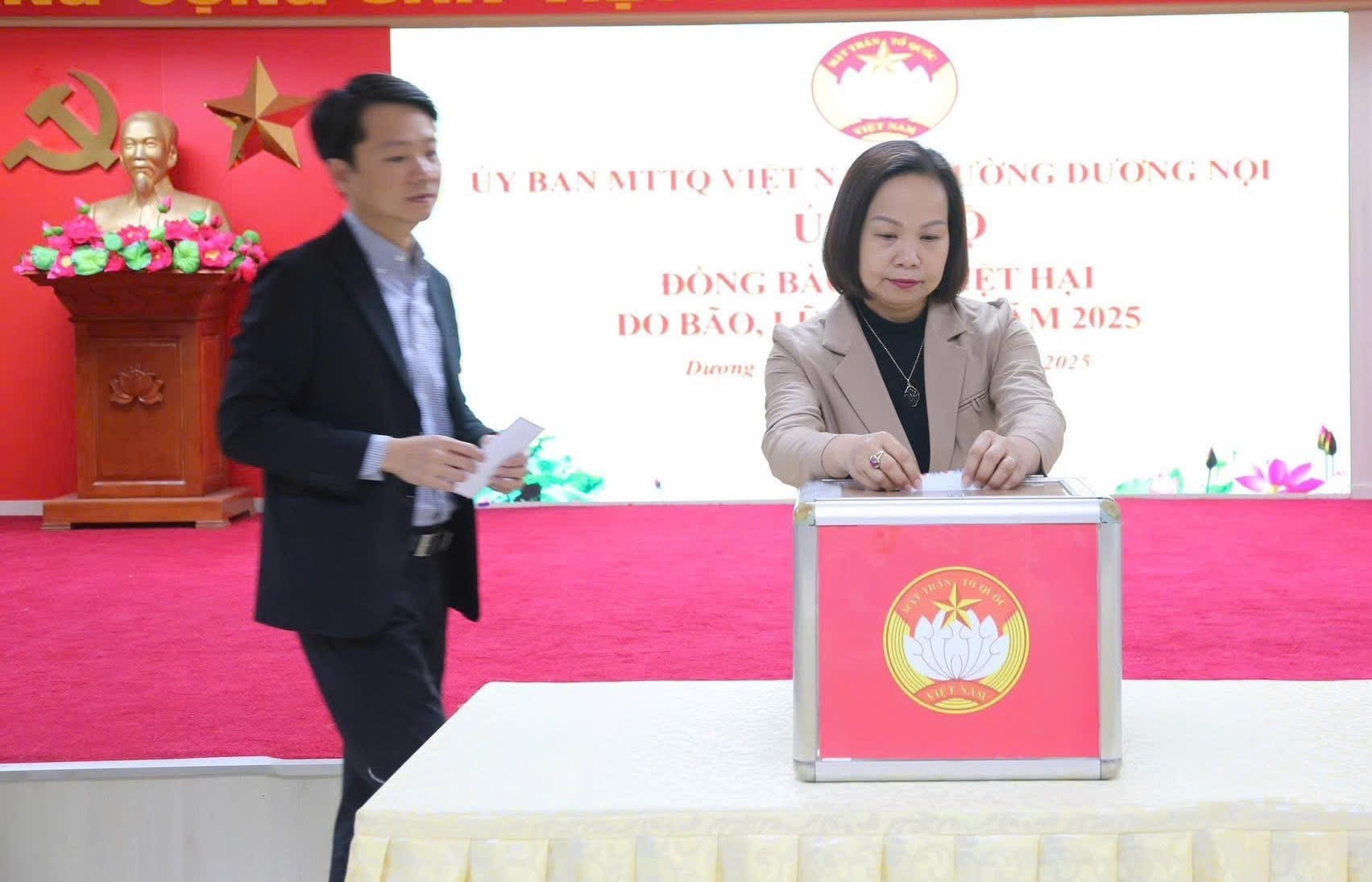 Phường Dương Nội ủng hộ đồng bào các tỉnh miền Trung - Tây Nguyên