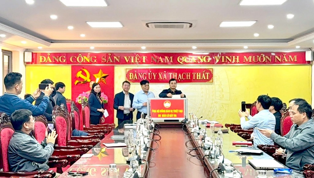 Lan tỏa nghĩa tình, hướng về đồng bào miền Trung, Tây Nguyên Lan tỏa nghĩa tình, hướng về đồng bào miền Trung, Tây Nguyên