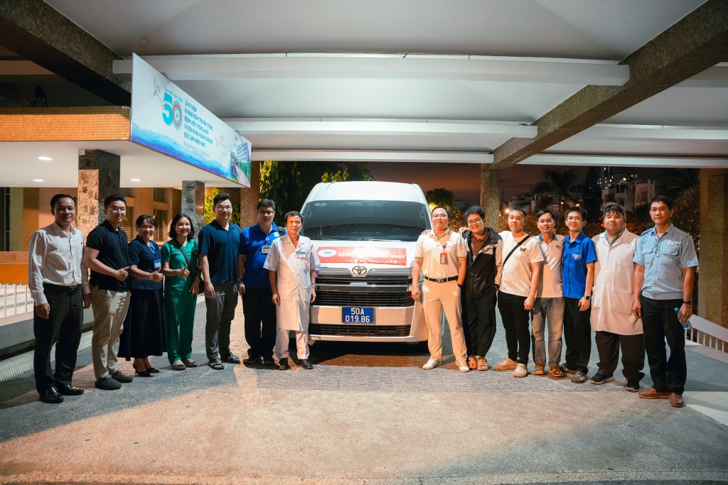 Đoàn bác sĩ Bệnh viện Thống Nhất sẵn sàng lên đường hỗ trợ người dân bị ảnh hưởng bởi lũ (ảnh: Văn Khoa)