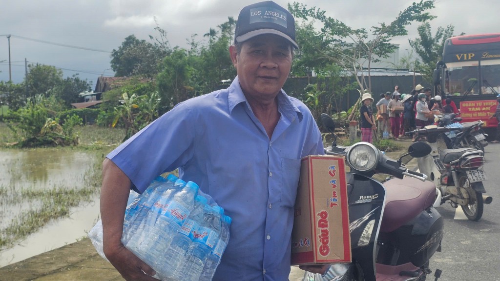 Thương lắm người dân vùng rốn lũ Hoà Thịnh