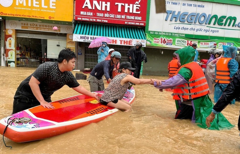 Chính phủ Việt Nam đẩy nhanh nỗ lực ứng phó quyết liệt với lũ