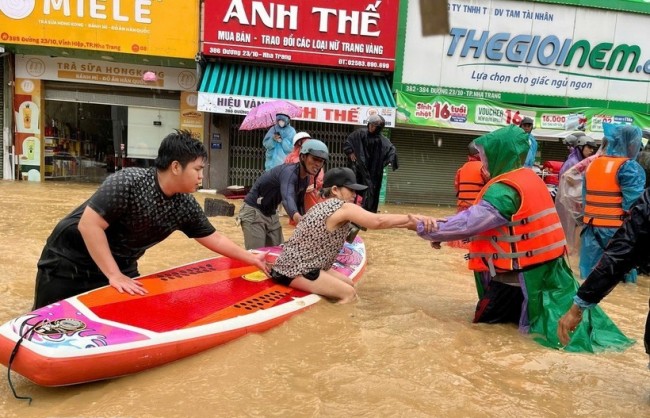 Chính phủ Việt Nam đẩy nhanh nỗ lực ứng phó quyết liệt với lũ