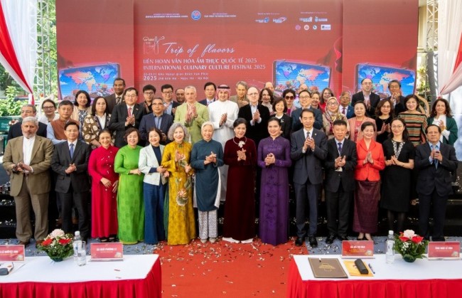 Chung tay ủng hộ đồng bào chịu thiệt hại do thiên tai, lũ lụt