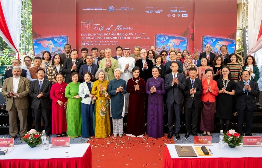 Chung tay ủng hộ đồng bào chịu thiệt hại do thiên tai, lũ lụt