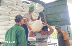 Đắk Lắk: Cấp gạo hỗ trợ người dân xã bị ảnh hưởng do ngập lụt