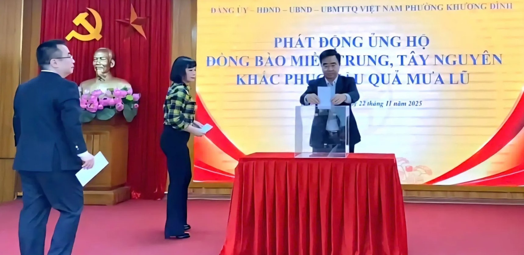 Sẻ chia yêu thương, hướng về đồng bào vùng lũ