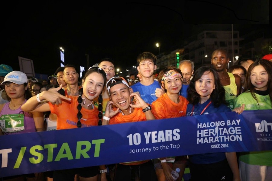 Các VĐV hào hứng khi bước vào vạch xuất phát