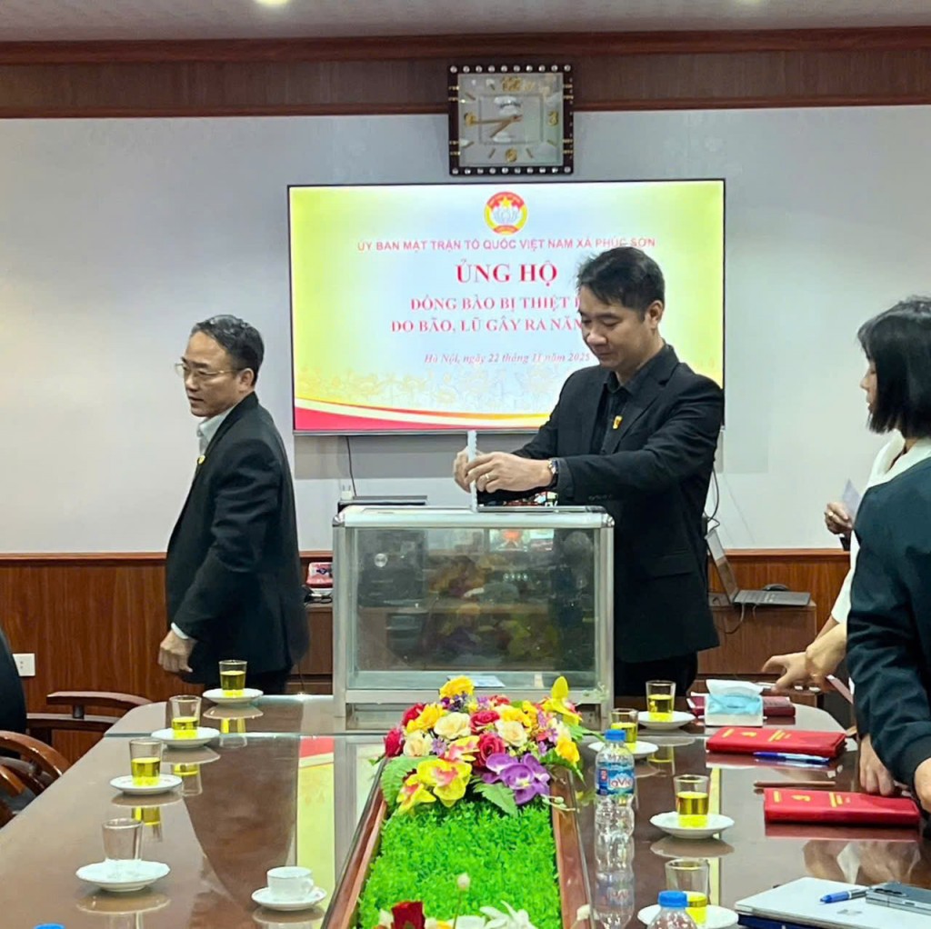 Xã Phúc Sơn cùng góp sức hỗ trợ đồng bào vùng lũ