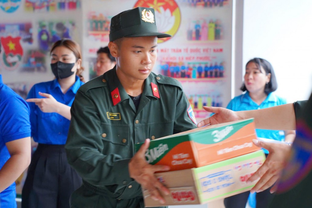 Lực lượng Cảnh sát cơ động tại Hà Nội và TP Hồ Chí Minh cùng hướng về miền Trung