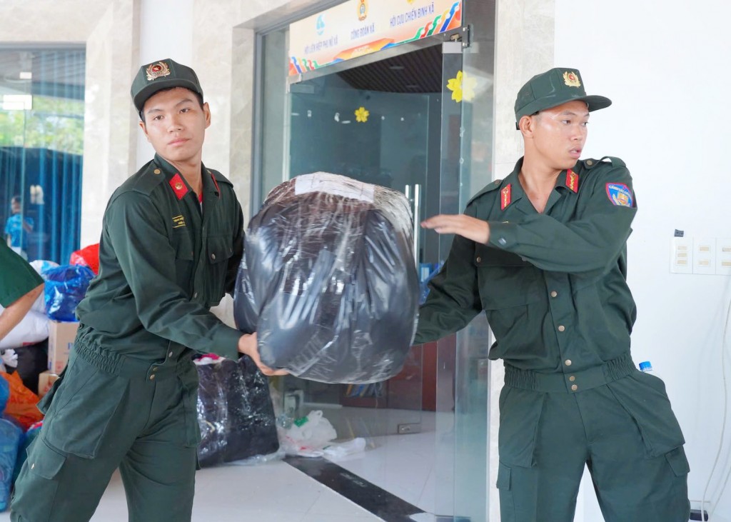 Lực lượng Cảnh sát cơ động tại Hà Nội và TP Hồ Chí Minh cùng hướng về miền Trung