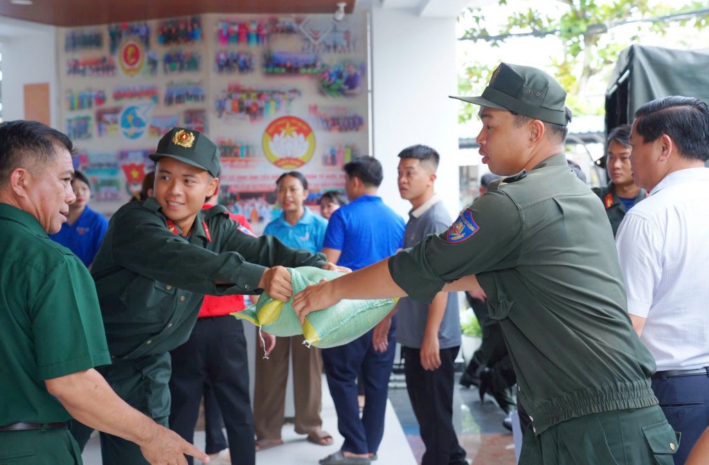 Lực lượng Cảnh sát cơ động tại Hà Nội và TP Hồ Chí Minh cùng hướng về miền Trung