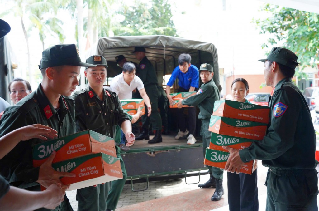 Lực lượng Cảnh sát cơ động tại Hà Nội và TP Hồ Chí Minh cùng hướng về miền Trung