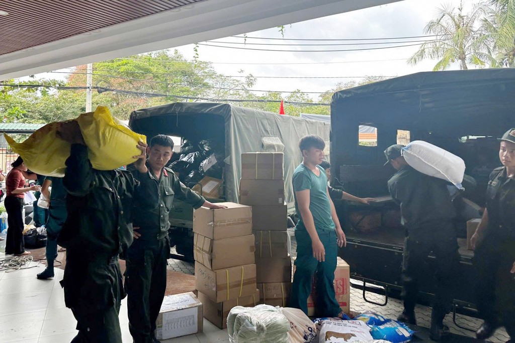 Lực lượng Cảnh sát cơ động tại Hà Nội và TP Hồ Chí Minh cùng hướng về miền Trung