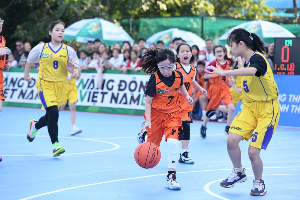 Đã tìm ra hai nhà vô địch của Giải Bóng rổ học sinh Tiểu học Hà Nội lần thứ XIX