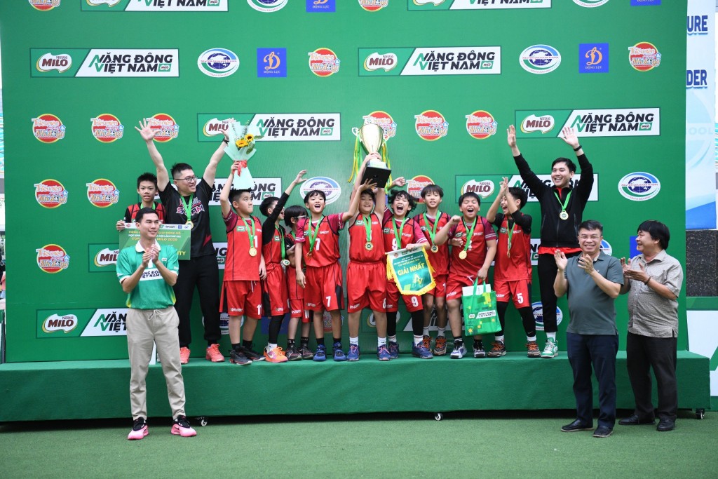 Đã tìm ra hai nhà vô địch của Giải Bóng rổ học sinh Tiểu học Hà Nội lần thứ XIX