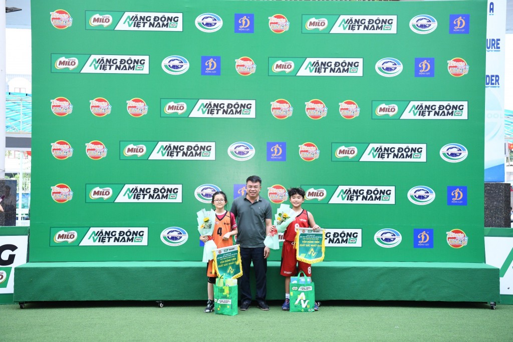 Đã tìm ra hai nhà vô địch của Giải Bóng rổ học sinh Tiểu học Hà Nội lần thứ XIX