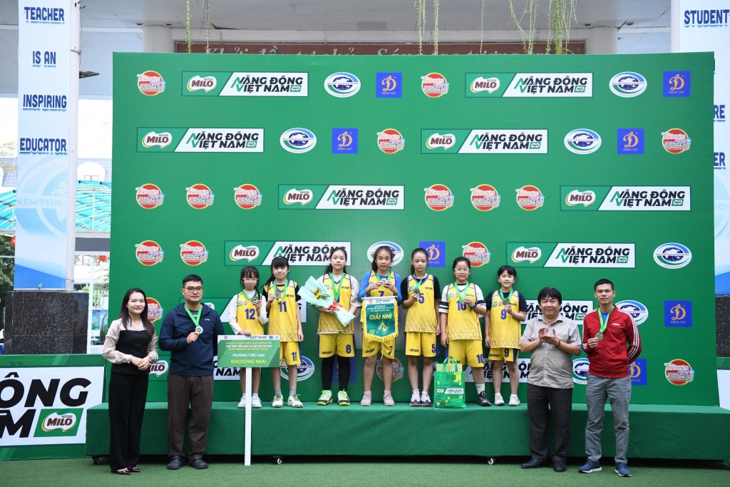 Đã tìm ra hai nhà vô địch của Giải Bóng rổ học sinh Tiểu học Hà Nội lần thứ XIX