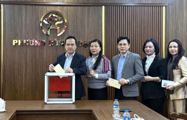 Nhân dân phường Đông Ngạc hướng về miền Trung - Tây Nguyên