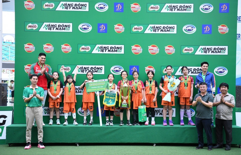 Đã tìm ra hai nhà vô địch của Giải Bóng rổ học sinh Tiểu học Hà Nội lần thứ XIX