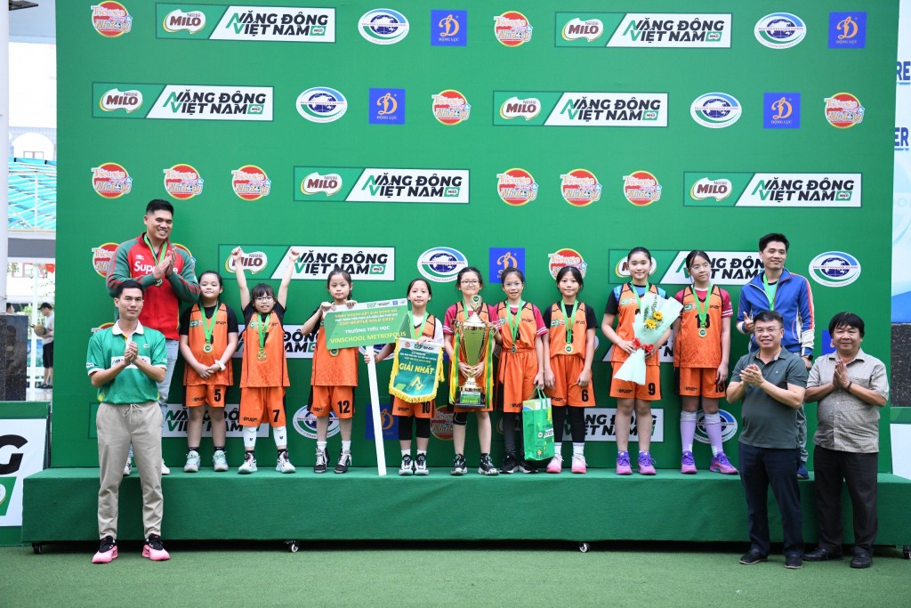 Đã tìm ra hai nhà vô địch của Giải Bóng rổ học sinh Tiểu học Hà Nội lần thứ XIX