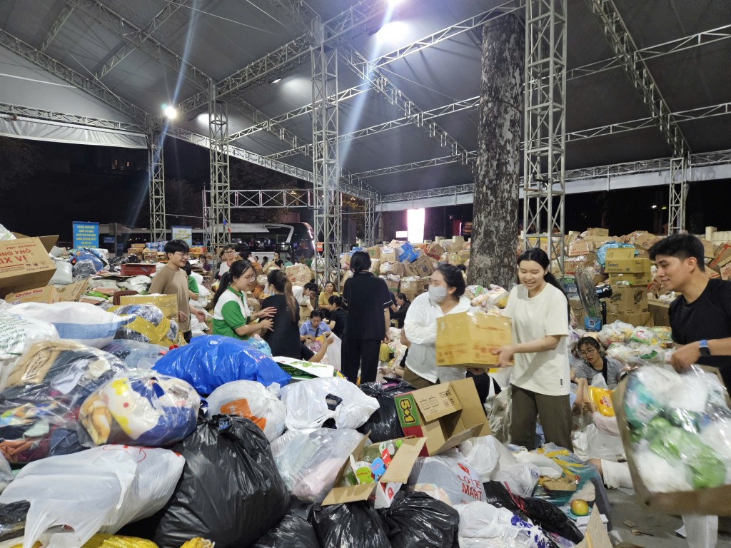 TP Hồ Chí Minh sẻ chia tới đồng bào miền Trung