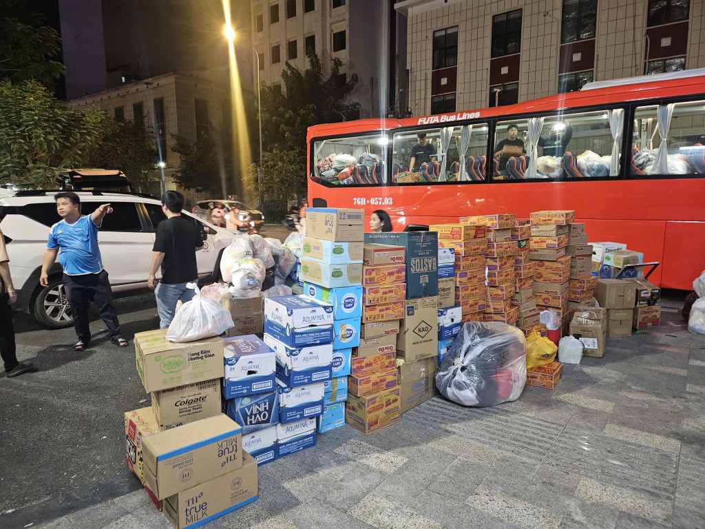 TP Hồ Chí Minh sẻ chia tới đồng bào miền Trung