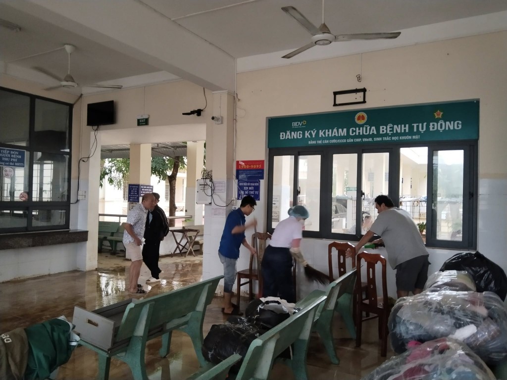 Gia Lai khẩn trương “chiến dịch” vệ sinh môi trường sau lũ tại các bệnh viện 