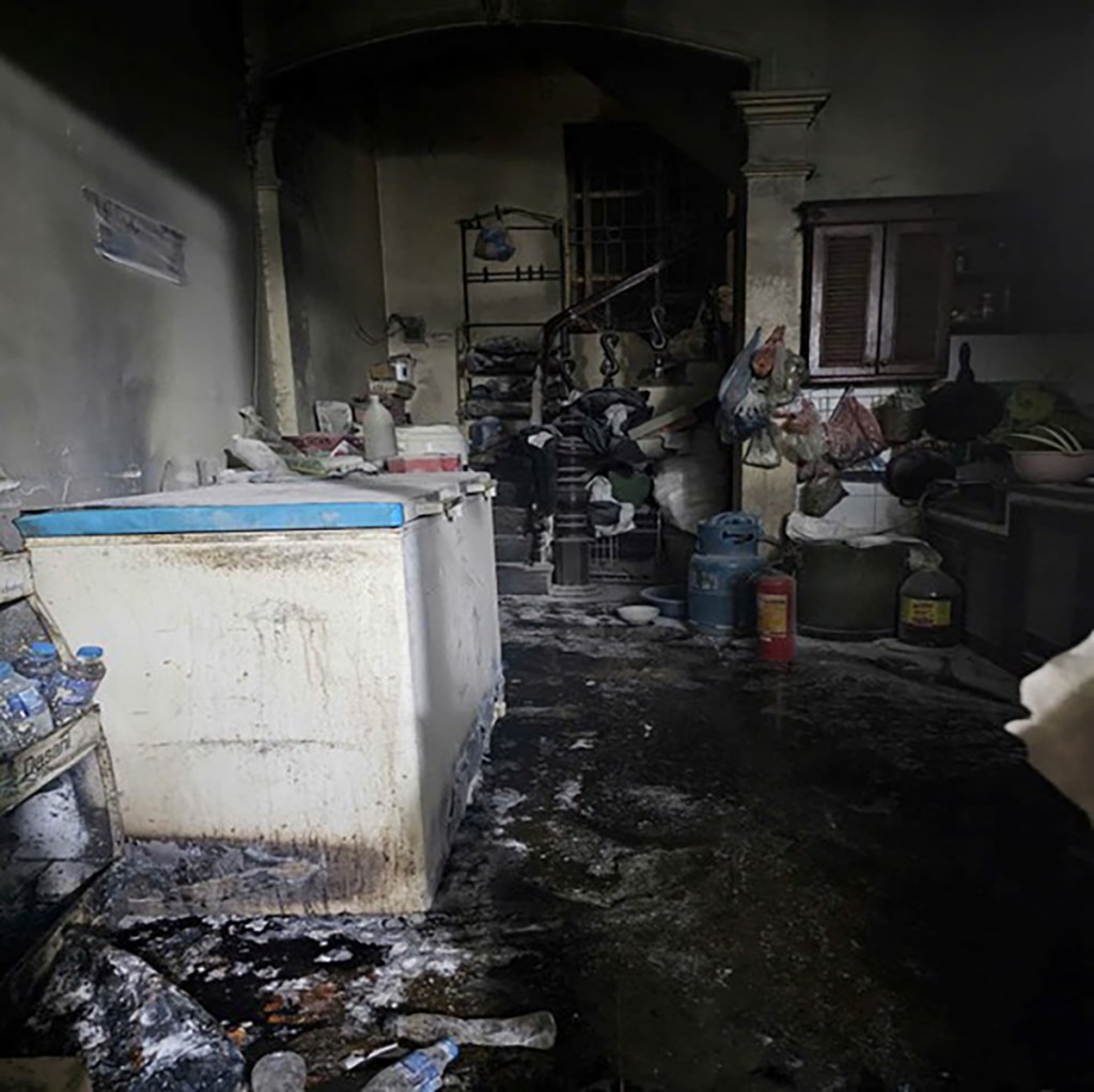 Bên trong hiện trường vụ cháy nhà dân ở số 112 phố Thú Y, xã Hoài Đức