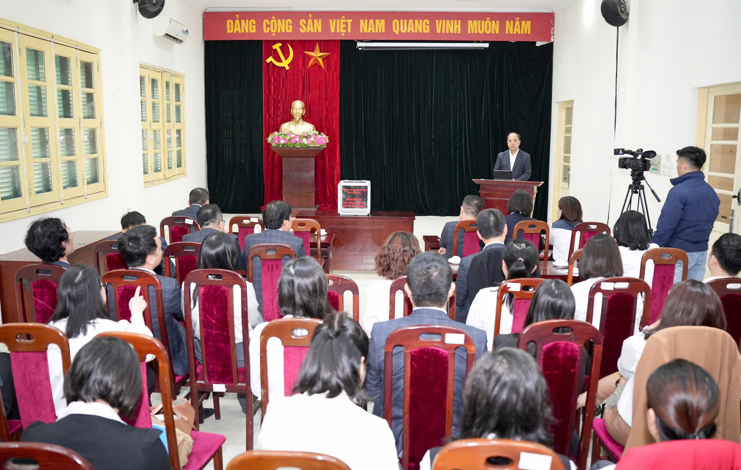 Tổng Biên tập Báo Tuổi trẻ Thủ đô Nguyễn Mạnh Hưng phát biểu tại lễ phát động