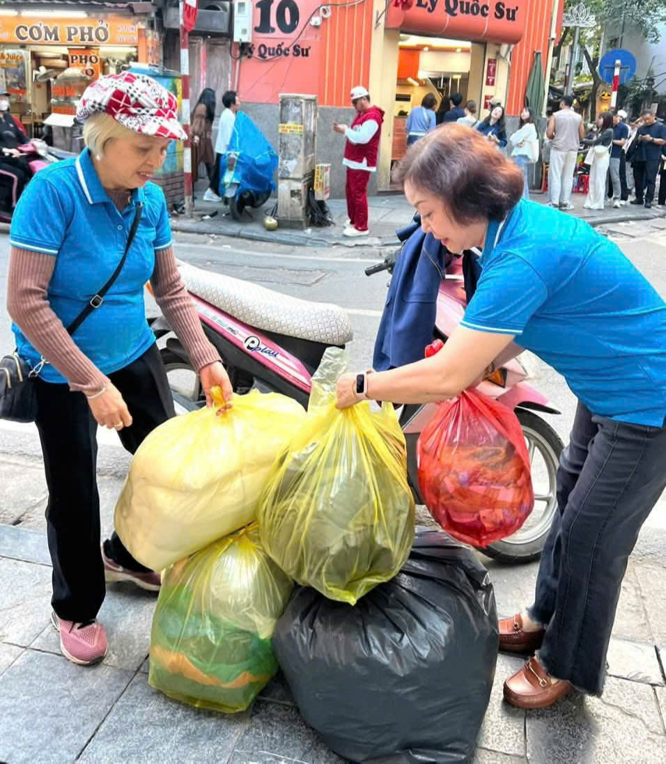 Phụ nữ Hà Nội 