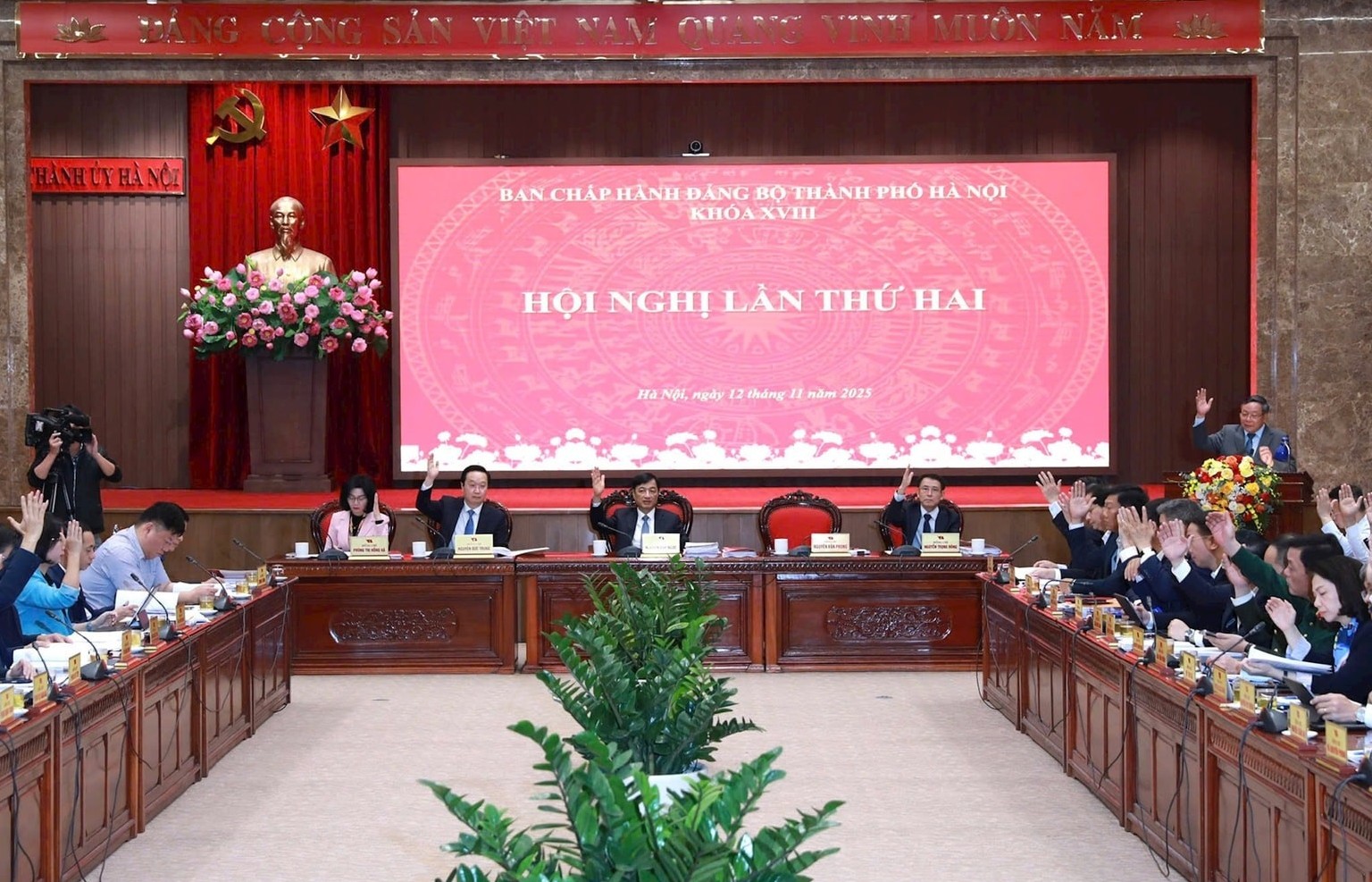 Đẩy mạnh tuyên truyền về kết quả Hội nghị lần thứ hai Ban Chấp hành Đảng bộ TP khóa XVIII