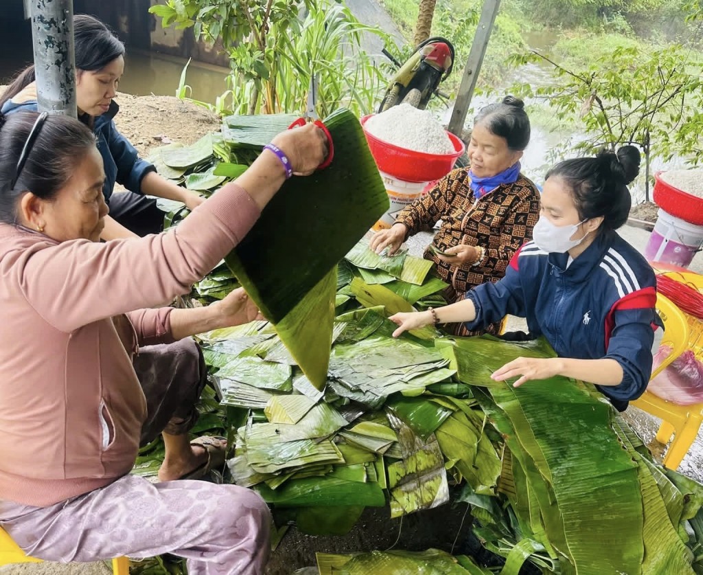 Tất cả mọi người đều đồng lòng khẩn trương gửi các món quà yêu thương hướng về đồng bào vùng thiên tai